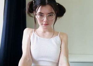 อมแล้วดูด แตกคาปาก Insatiable hot beauty with glasses loves