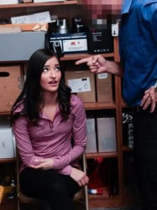 Shoplyfter จับโจรสาวขโมยของ Emily Willis